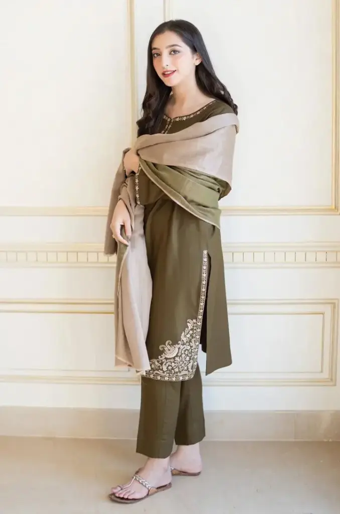 S1 628 embroared suit and plain dupta